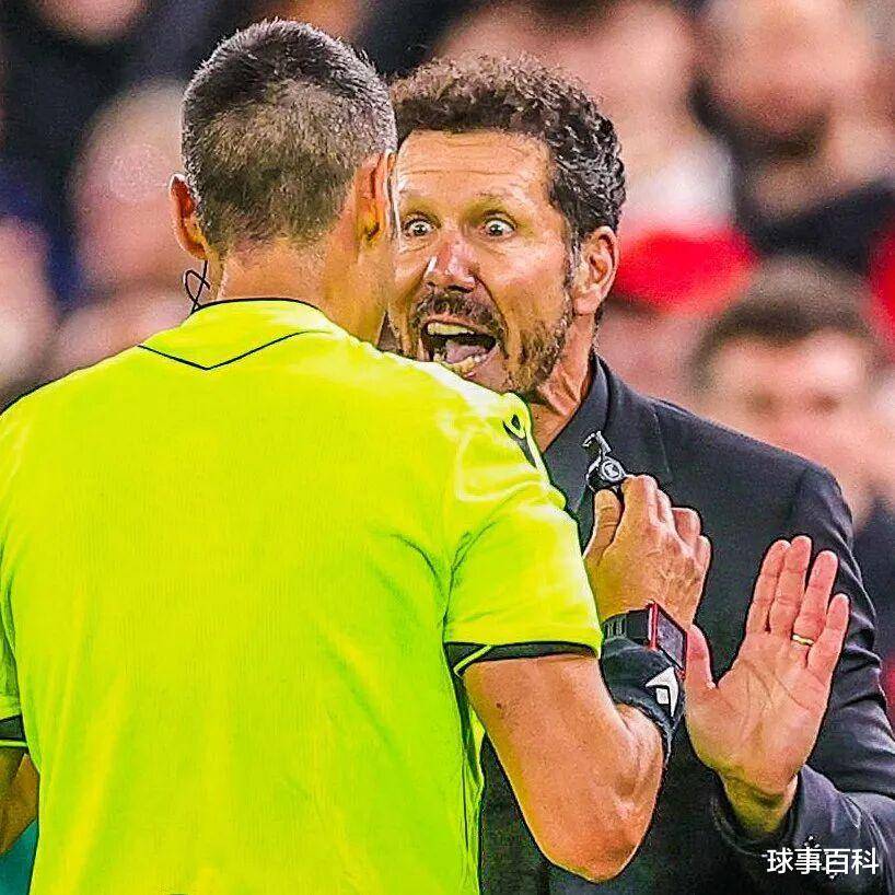 输不起？马竞遭绝杀后西蒙尼染红他朝球迷看台竖中指