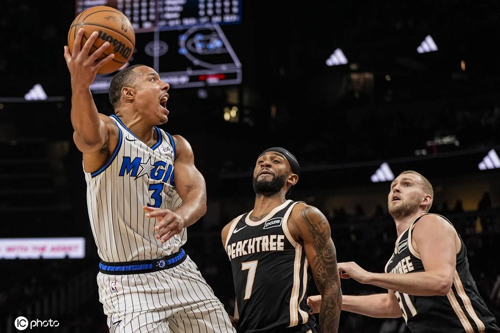 沃克41分约翰逊24+15+13 老鹰力克魔术迎10连胜